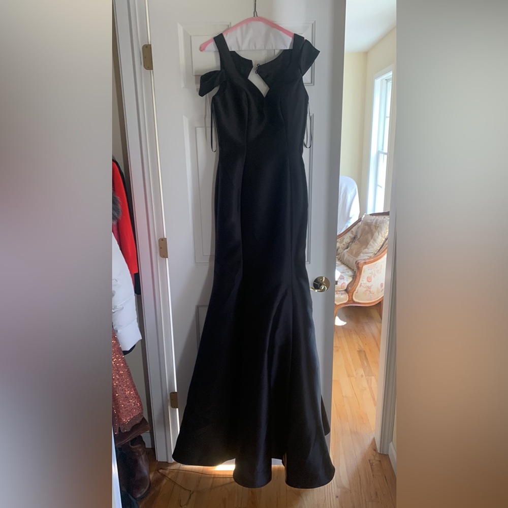 Dancing Queen Size Medium Black Gown